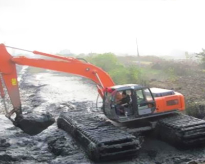 水、陸兩棲挖掘機(jī)
